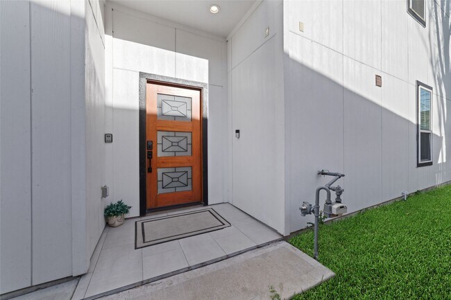 Photo - 3818 Lynnfield St