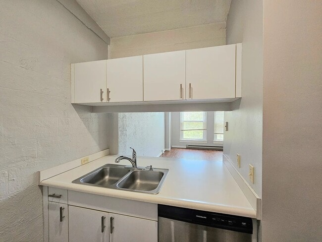 Photo - 112 W Washington Blvd