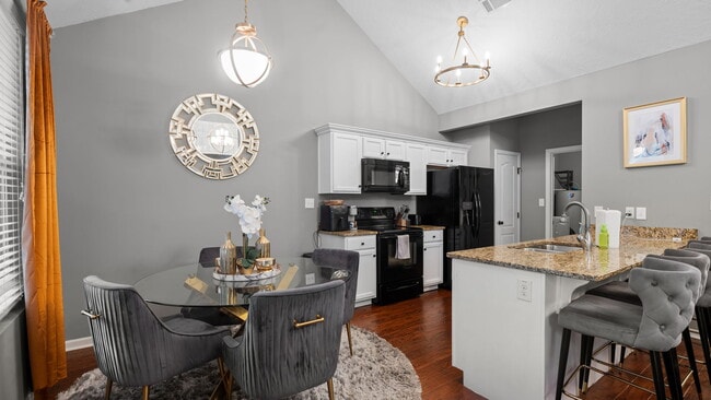 Photo - 807 Oshields Ct