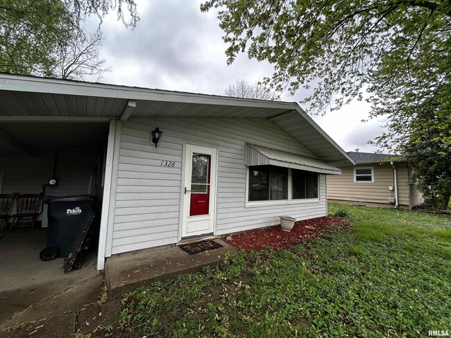 Building Photo - 1328 Hilltop Dr Rental