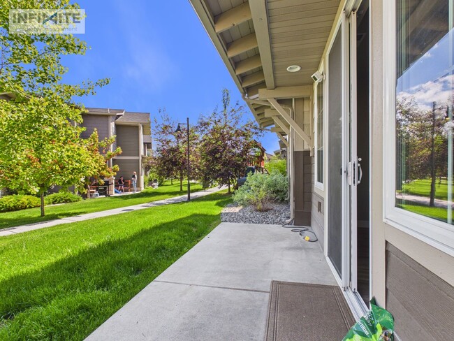 Building Photo - Modern 4-bedroom 3-bathroom Home