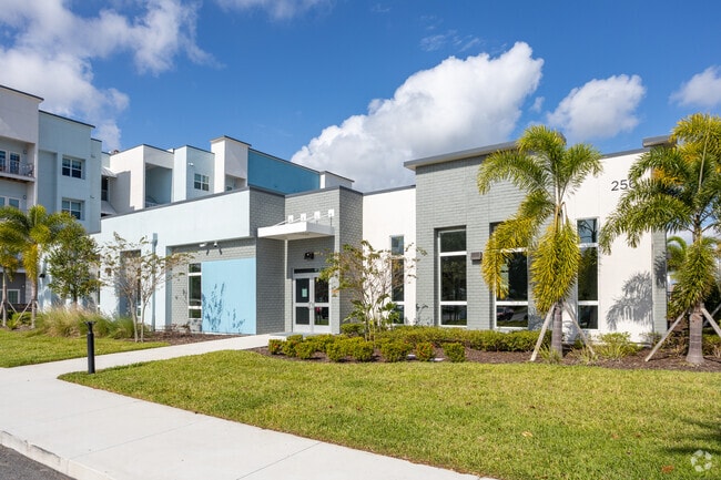 256 Barton Blvd Rockledge, FL 32955 - Rockledge Flats