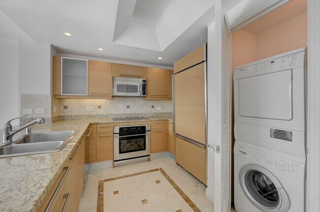 Photo - Turnberry Towers East 804- Strip/City/Mnt Views from this Stunning 1Bd/1.5Ba Residence Unidad 804