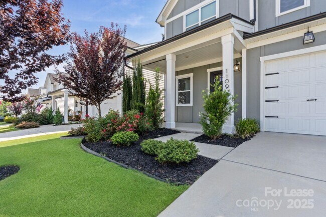 Photo - 1109 Masefield Ave