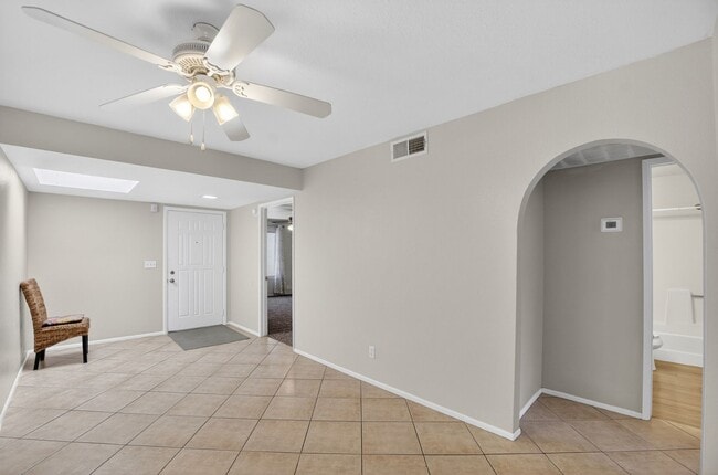 Photo - Modern Updated Tempe Townhome Near ASU & Downtown with Resort-Style Amenities