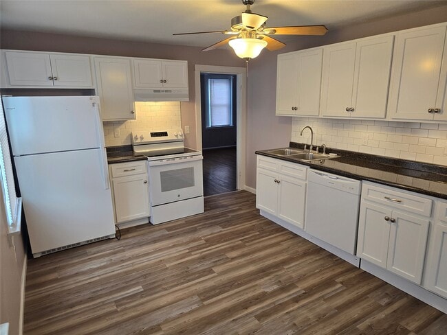 Photo - 112 E Plum St