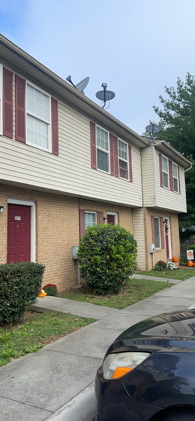 Photo - 374 Woodstock Ln Townhome