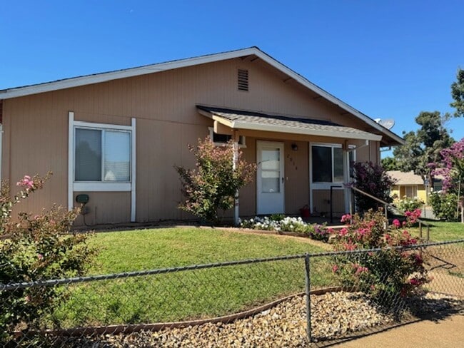 Building Photo - Single Level, Anderson Duplex near Shopping Rental