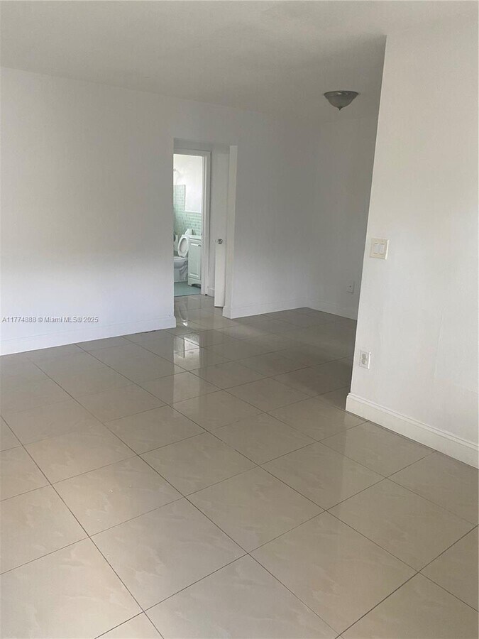 Photo - 16120 NE 19th Ct Unit 3