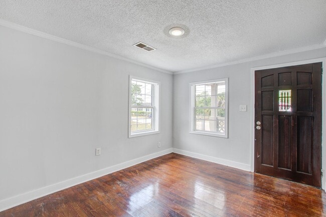 Photo - Modern Prime Location Near Park Circle