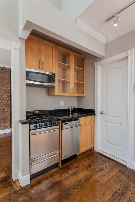 Photo - 350 W 21st St Unit 7