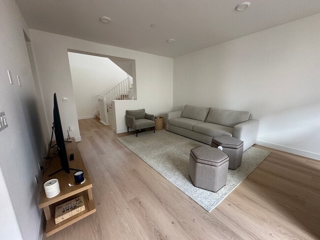 Photo - 1087 Bigleaf Pl