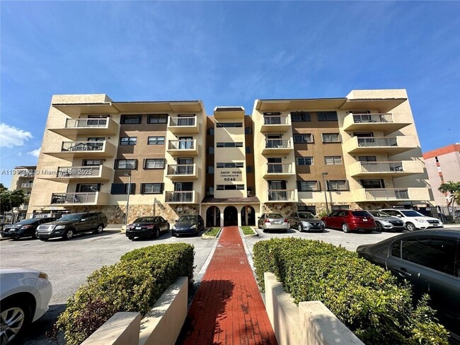 Building Photo - 5249 NW 7th St Unit 217