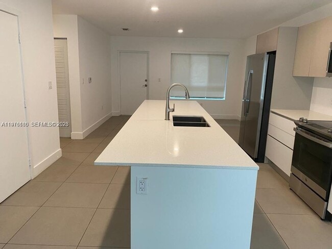 Photo - 2561 NE 193rd St