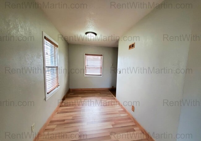 Photo - 1112-1114 Byron Ave Unidad 1114