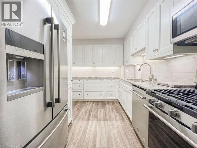 Photo - 711 Osgoode Dr Unité 4