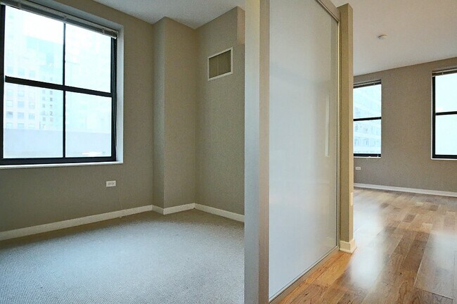 Photo - 182 W Randolph St