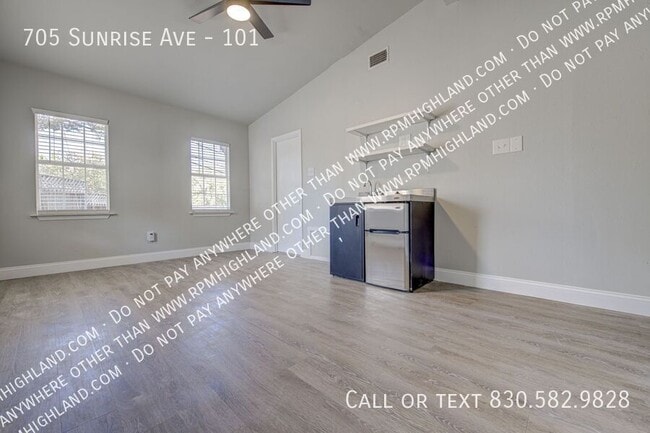 Building Photo - 705 Sunrise Ave Unit 101