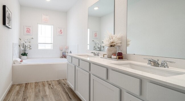 Photo - 9730 Kilkenny St