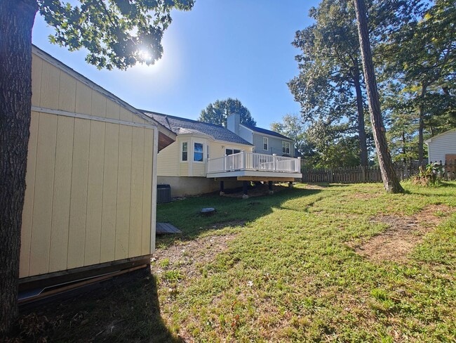 8201 Skirmish Ln