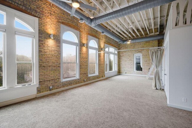 Photo - 109 26th St E