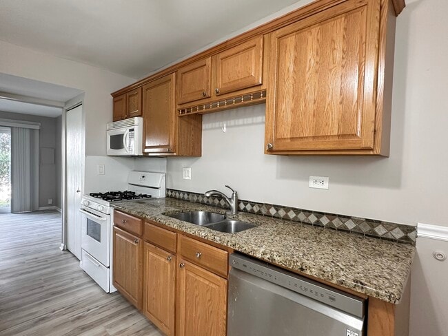 Photo - 2543 Prairieview Ln S
