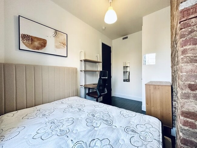 Photo - Furnished room/NOT APARTMENT Unit 2L