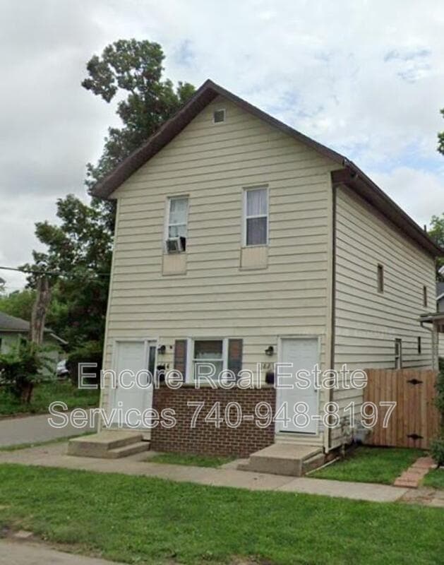 Building Photo - 144 1/2 S 3rd St Rental