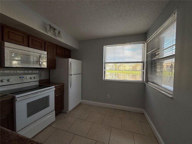 Photo - 1071 Adams Ave Unidad 1071J