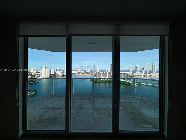 Photo - 3301 NE 183rd St Unidad 2705