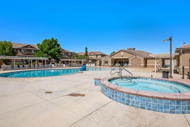 Photo - Beautiful 3 Bedroom Townhome In Hidden Valley Heights