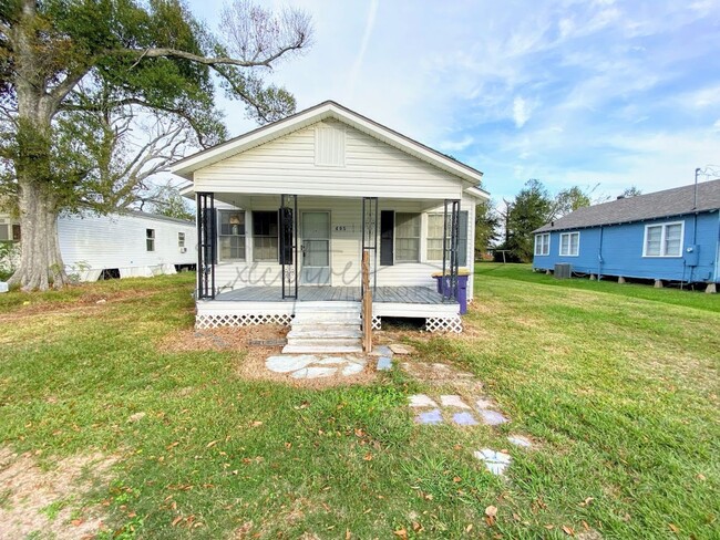 2 bedroom home in Iowa, LA - 2 bedroom home in Iowa, LA