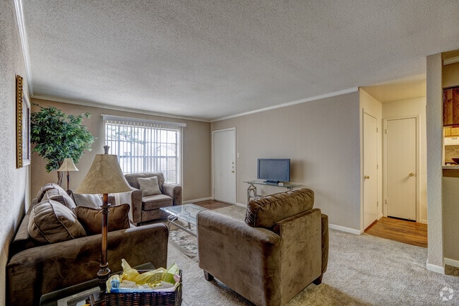 1BR, 1BA - 755SF - Living Room