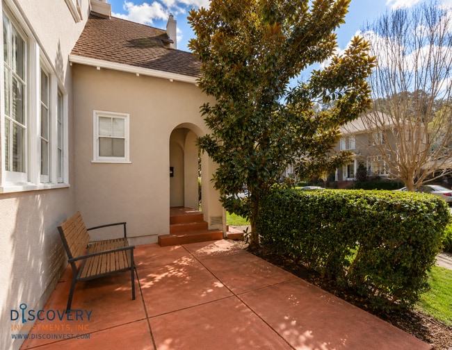 Photo - Trestle Glen Three Bedroom Home With Stunning Backyard