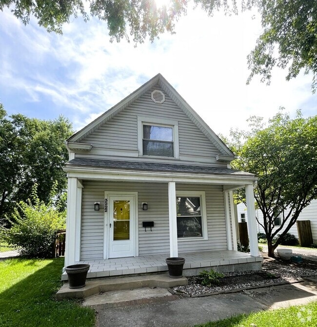 Building Photo - $1975 FOR RENT - SINGLE UPDATED FAMILY HOU... Rental