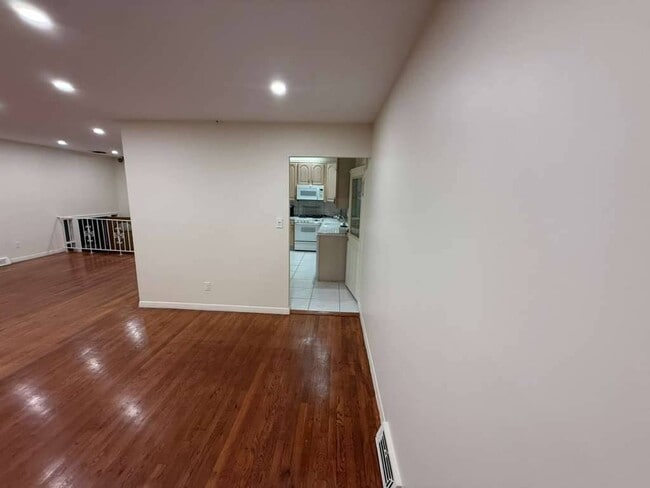 Photo - 67-06 171st St