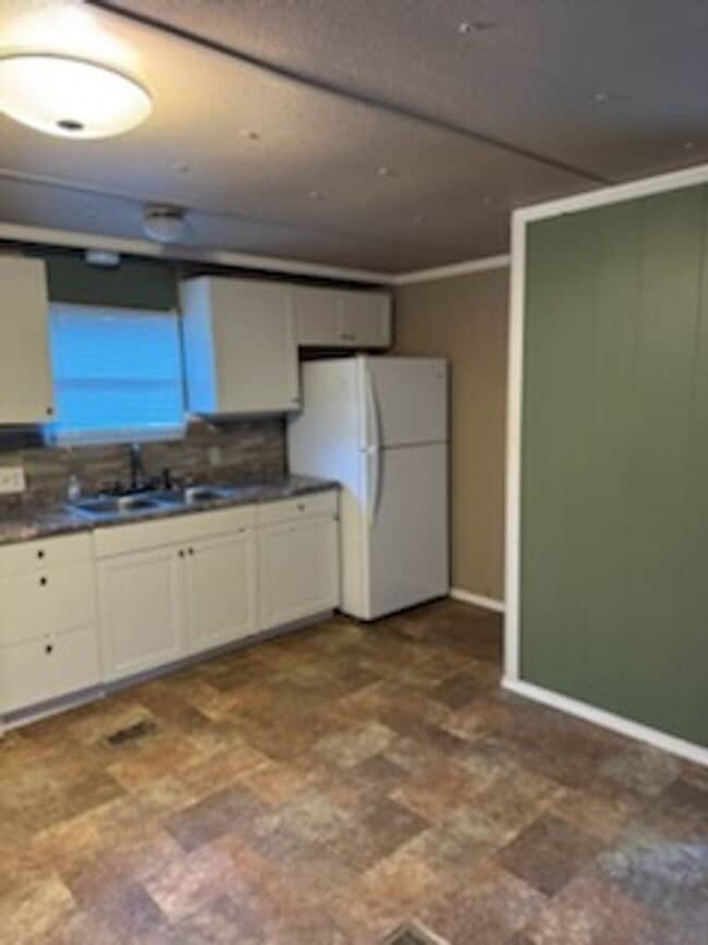 Photo - 2 bed 1 bath Trailer Home $1250 a month