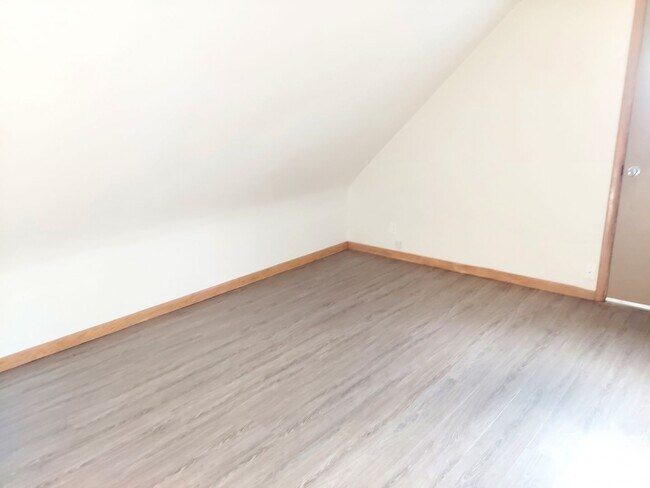 Photo - 1129 St George St Unit A