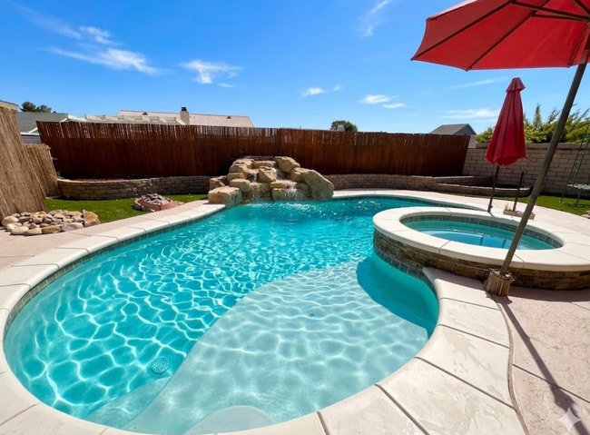 Building Photo - 13099 Meteor Dr