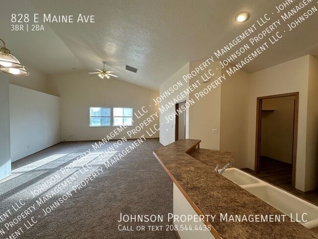 Photo - 828 E Maine Ave