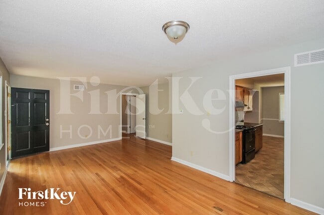 Photo - 2693 Satellite St