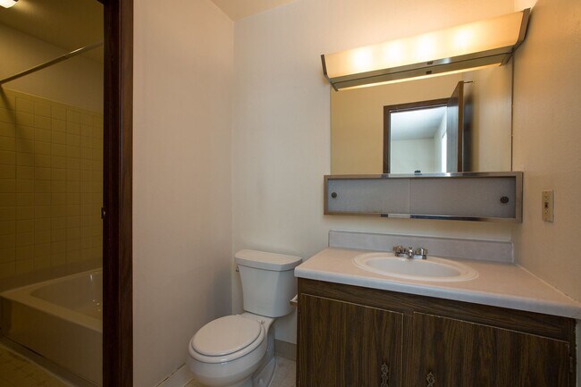 Photo - 512 E Monroe Dr Unit 512 E Monroe D438