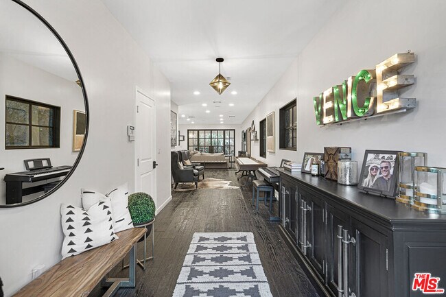 Photo - 3159 Thatcher Ave