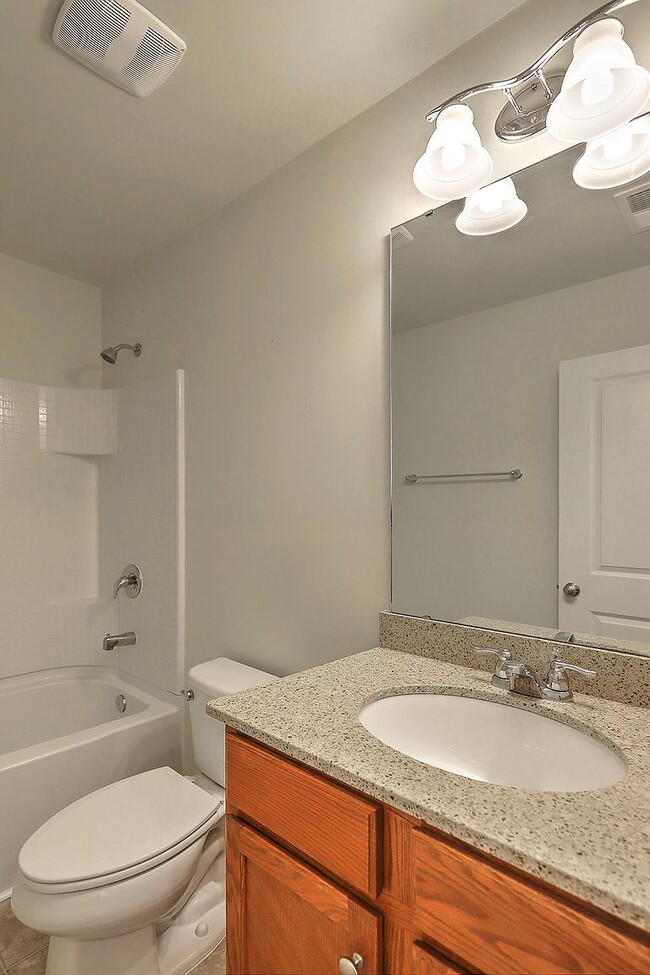 Photo - 1525 Oldenburg Dr