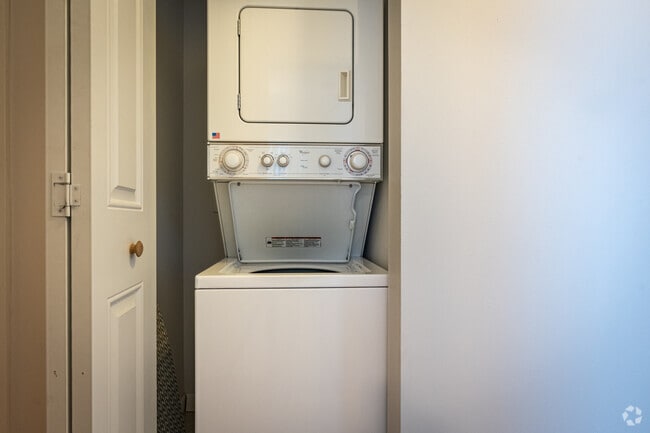 2BR, 2BA - Washer/Dryer
