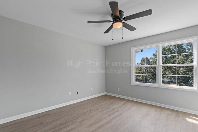 Photo - 400 Gallery Ln