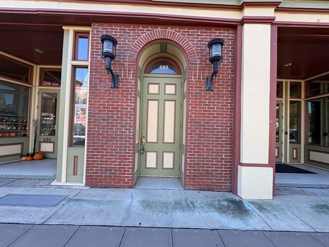 Building Photo - 490 Poplar St Unit 202