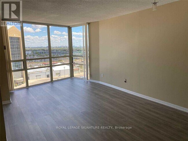 Photo - 50 Eglinton Ave W Unit 903