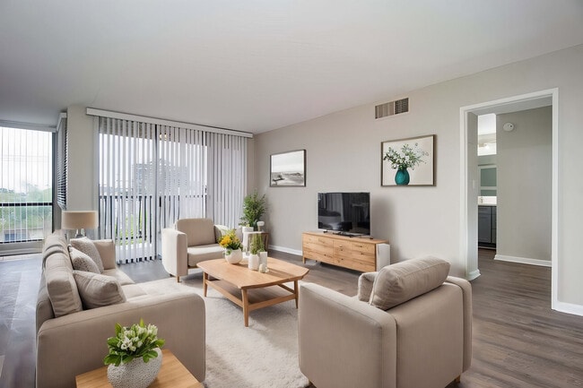 Building Photo - Indie Fairview