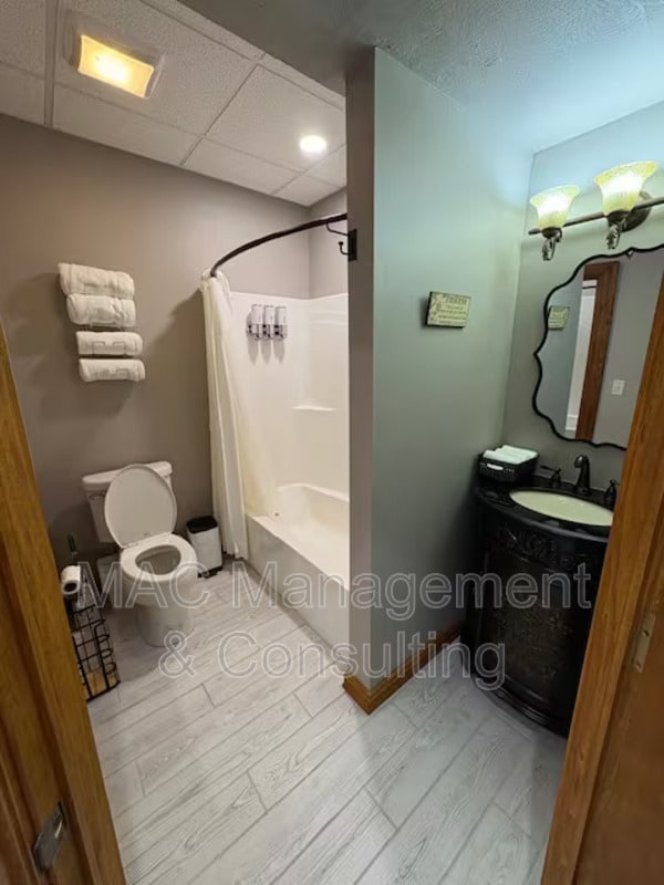 Photo - 335 N Peachtree Ave Unit commercial